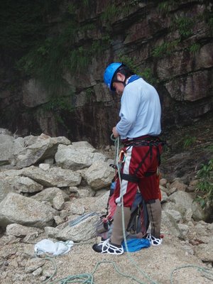 P6262400.jpg (187.36 KiB) 閲覧された回数 9807 回 堰堤上部で突撃準備