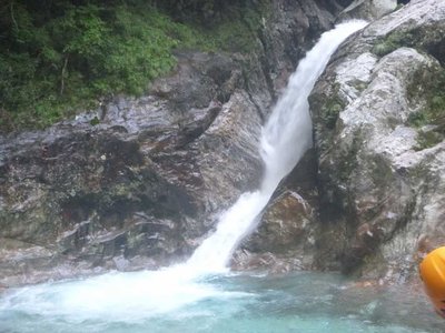 P1110275.jpg (76.39 KiB) 閲覧された回数 7561 回 豪快な2段10m滝