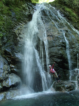 とちゃん、１５ｍの滝いただきま～す！