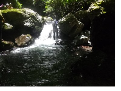 日向滝.jpg (798.42 KiB) 閲覧された回数 13901 回 とりあえず、出てくる滝は征服して行くはっちさん