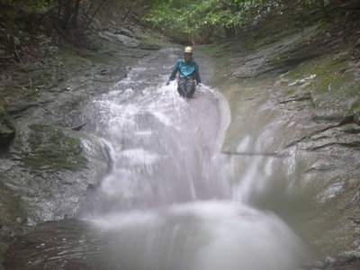 P1110600.jpg (72.72 KiB) 閲覧された回数 7306 回 ウオータースライダーで遊ぶ