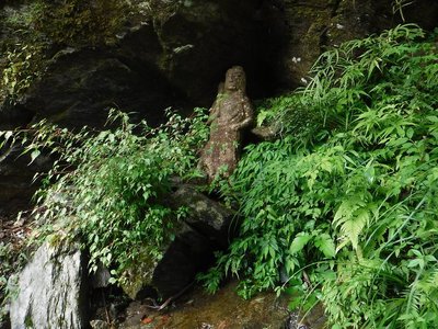 不動滝の不動尊