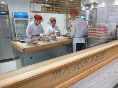 お客から仲が見えるようになっています．