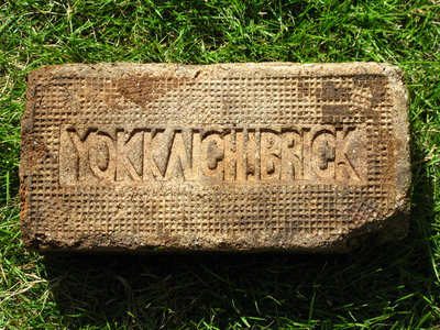 乾留工場の白レンガ