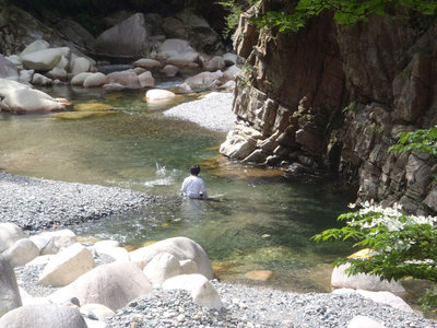 川で遊ぶ.JPG (222.01 KiB) 閲覧された回数 6869 回 川で遊ぶ・・・・