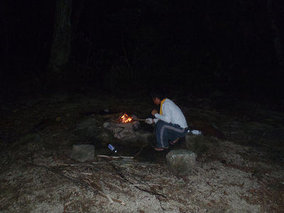 焚き火で遊ぶ.JPG (115.48 KiB) 閲覧された回数 6854 回 焚き火で遊ぶ・・・・・