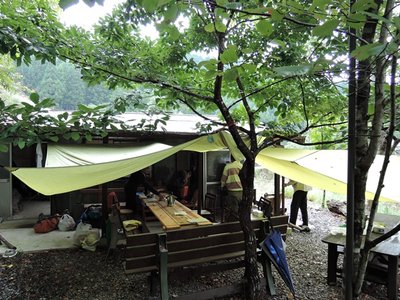 安心してください。雨が降ってもタープ職人がいます
