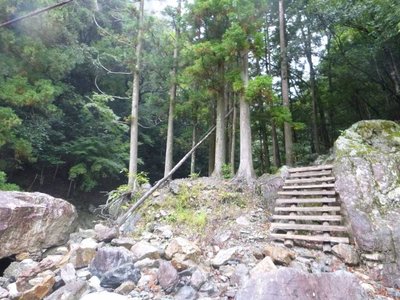 P1010576.jpg (110.28 KiB) 閲覧された回数 5411 回 東俣谷入口に設置されたはしご