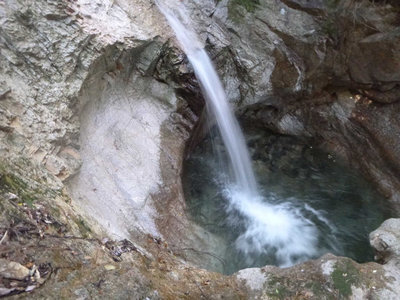 P1010734.jpg (96.58 KiB) 閲覧された回数 7360 回 面白い造形の滝