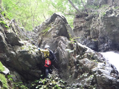 P1010714.jpg (121.37 KiB) 閲覧された回数 7360 回 不動滝を登るゆるやまさん