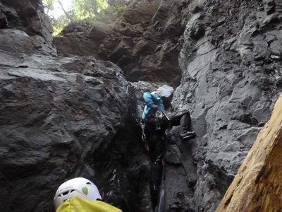 P1010684.jpg (93.28 KiB) 閲覧された回数 7360 回 右側の凹角を登るmichiさん