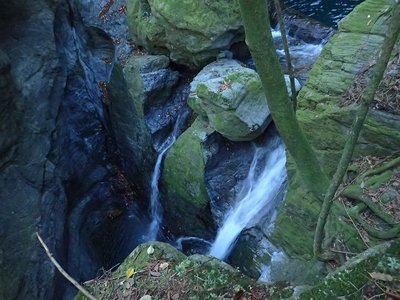 恐ろし気なゴルジュ