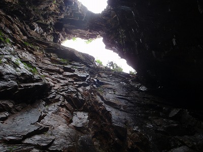 穴毛観音の胎内から