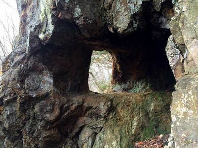 IMG_7214.JPG (281 KiB) 閲覧された回数 9782 回 ぽっかりと空いた穴(坑口)