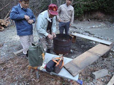 宴の準備.jpg (237.83 KiB) 閲覧された回数 4705 回 広場に降りるとこんな素敵な宴会場が出現