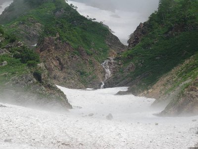 IMG_0923-s.JPG (110.15 KiB) 閲覧された回数 8693 回 滝をクリアすれば最終雪渓が待っているのだが・・・
