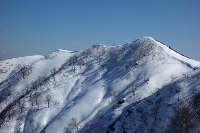 栗ヶ岳を望む