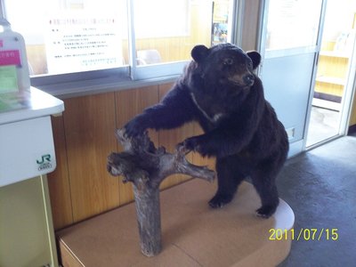 小国駅のくまちゃん