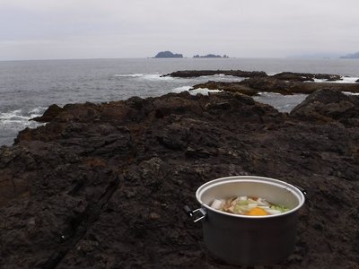前日の昼食風景。いいランチ場でした。