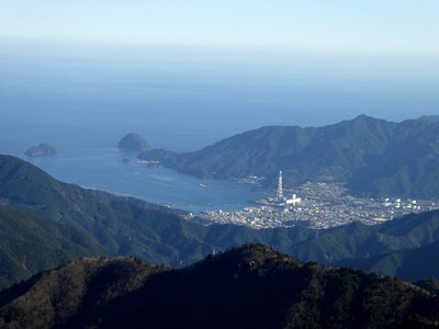 P1070159.JPG (104.72 KiB) 閲覧された回数 8254 回 龍辻から尾鷲市街と熊野灘を眺望