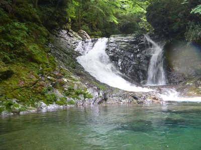 P1050018.jpg (103.91 KiB) 閲覧された回数 7328 回 10m斜滝