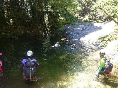 『皆の者、まずはあの砦を落とすのじゃ』『ははー』泳げや泳げ