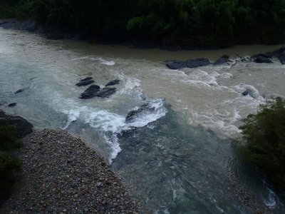 木梶川（下）と蓮川（ダム水）の合流
