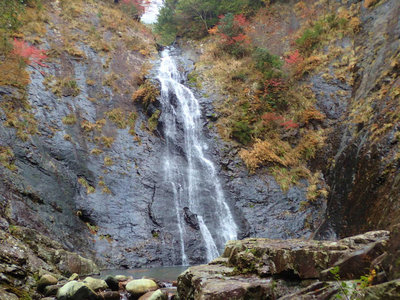 PB200103.jpg (144.13 KiB) 閲覧された回数 10548 回 30m滝