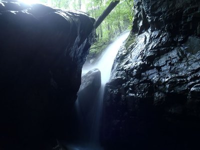 赤嵓滝谷のこの滝に下りつきました。