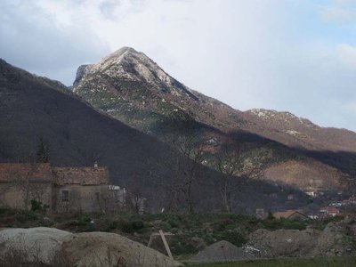 IMG_0681-s.JPG (89.72 KiB) 閲覧された回数 8891 回 Pianilloから仰ぐMonte Catiello