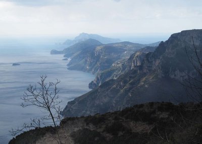 IMG_0688-s.JPG (62.24 KiB) 閲覧された回数 8872 回 アマルフィ海岸、遠くに青い洞窟で有名なカプリ島を望む