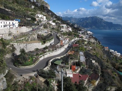 アマルフィ海岸　くねくね登って一気に600ｍ稼ぎます
