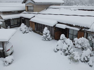 二階から見たお隣さんの写真