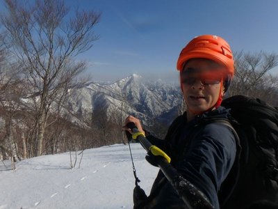 tmp_imgresize.jpg (70.12 KiB) 閲覧された回数 56056 回 オレンジのヘルメットを被った登山者