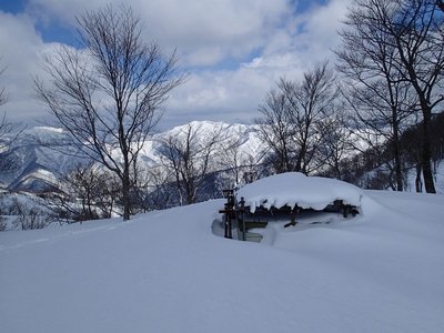 resizeP3118991.jpg (157.06 KiB) 閲覧された回数 56052 回 3月11日 横山岳山頂付近