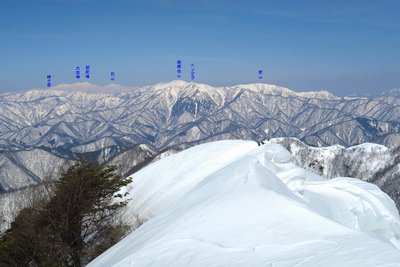 加賀白山と能郷白山が見えています