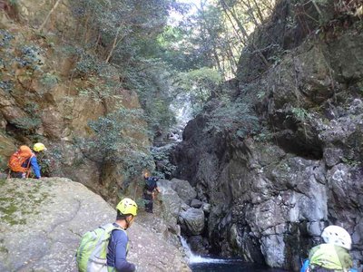 P4230053.jpg (91.82 KiB) 閲覧された回数 4114 回 大岩の3m滝