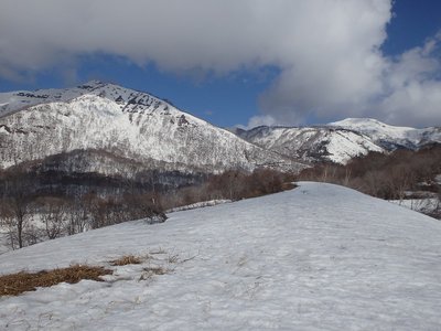 和田山牧場跡から野伏ヶ岳～薙刀山