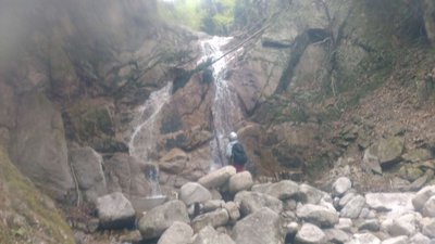 KIMG0138.jpg (67.67 KiB) 閲覧された回数 9460 回 シャワークライミング滝