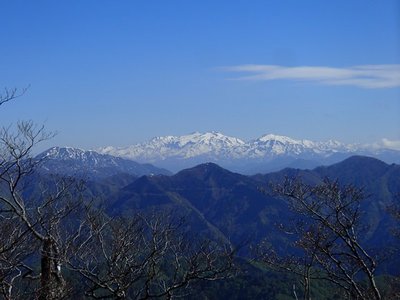 s-P5048083.jpg (77.04 KiB) 閲覧された回数 4706 回 今日初めてのすっきりとした白山。♪<br />左手前は荒島岳。