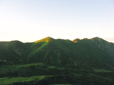 ● 山の夜明けと、夕刻が好いようになりましたね。山泊が身体に似合ってきましたワン