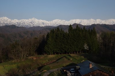 県道36号（小川アルプスライン）から望む北アルプス　左から鹿島槍ヶ岳、五竜岳、唐松岳、白馬三山