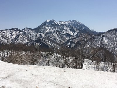 乙妻山（左）と高妻山（右）乙妻が主峰に見える