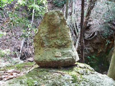 行者の石像