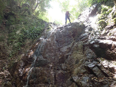 P6170040.jpg (110.42 KiB) 閲覧された回数 4445 回 わりばしさんの懸垂下降