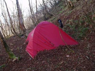 葛川越手前にあった赤いテント