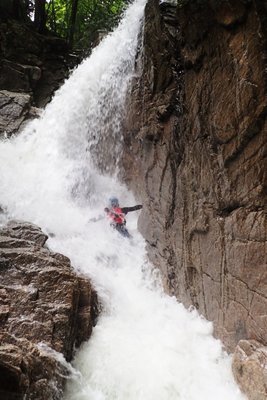 6.jpg (267.43 KiB) 閲覧された回数 4378 回 岩提の滝突破