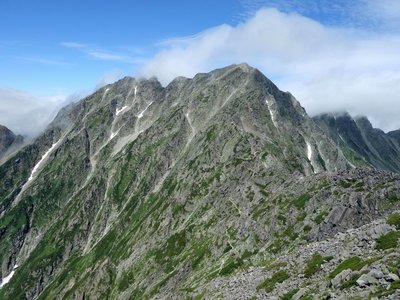 前穂から奥穂を望む