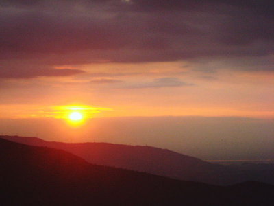 ● 太陽の昇るスピードは月より早いのが判るね。月姫追っかけて抜かすんだよ。
