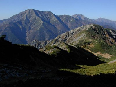 南アの重鎮が並ぶ、中央が赤石（１０年前の上河内岳より）